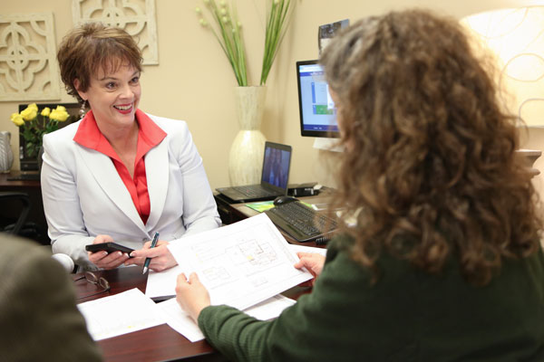 Marcia Edwards helps home buyers and sellers' negotations